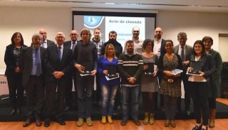 Imatge del guardonats amb els representants de les entitats i els presidents de SECOT