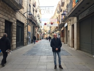 El cap de llista per Tarragona d&#039;ERC, Òscar Peris, al carrer de la Cort de Valls