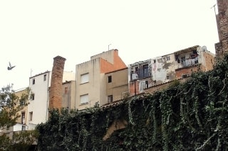 El carrer Sant Josep de Valls, vist des del Torrent de Farigola