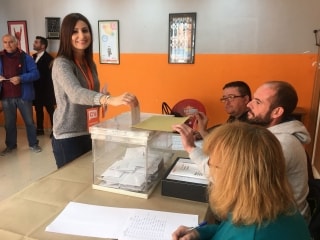 La número 2 per Tarragona de la candidatura de Ciutadans, Lorena Roldán, ha votat al col·legi electoral situat al local de l&#039;AV de l&#039;Albada 