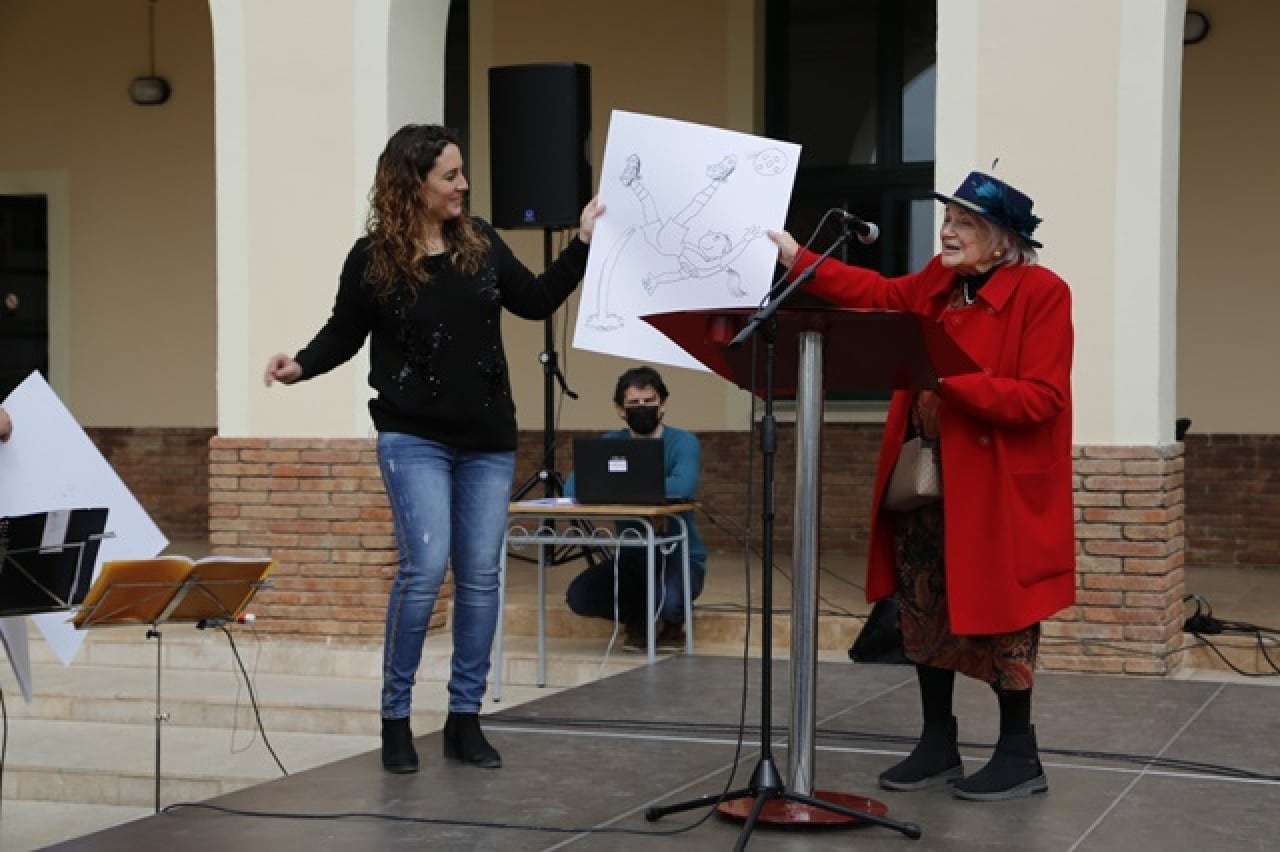 La dibuixant i ninotaire, Pilarín Bayés, va participar en l&#039;acte del bateig de tres carrers d&#039;Alcover amb nom de dona