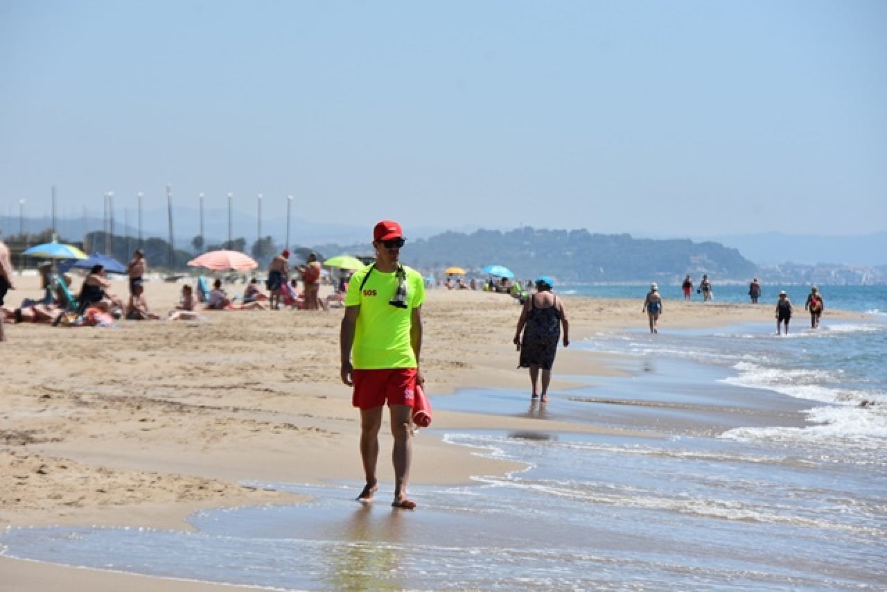 Torredembarra ha iniciat el servei de vigilància i socorrisme a les platges de la Paella i de Baix a Mar