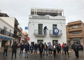 Foto de grup dels restauradors locals que participen en la plataforma Hospi-Eat, amb la regidora de Turisme, María José Gómez
