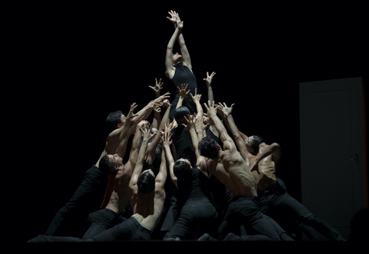 Imatge promocional de ‘Tongues’, la nova creació de dansa contemporània de David Rodríguez i Luke Prunty, inspirada en la vida i obra de Ludwig Wittgenstein, un dels principals filòsofs del segle XX