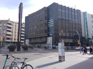 Imatge de l&#039;edifici de l&#039;antiga seu provincial de Caixa Tarragona, a la plaça Imperial Tàrraco