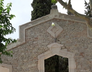 Façana del cementiri municipal de Falset