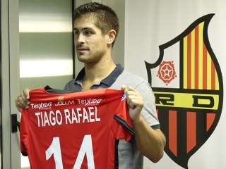 Tiago Rafael, ha estat presentat com a nou jugador roig-i-negre