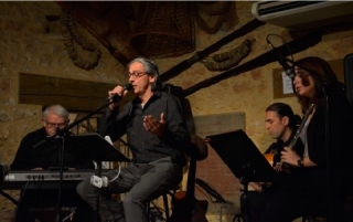 El Teatret del Serrallo de Tarragona acull la proposta del guitarrista i cantant Pere Bartolí en un concert homenatge a la poesia atrevida i sense embuts d’Ovidi Montllor