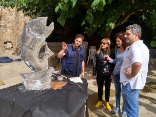L&#039;escultura gegant de gel, a càrrec d’Ivan López, ha estat un dels atractius de la VI Festa del Vidre Artesà de Vimbodí i Poblet, Vitrum
