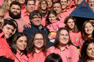 Carles Puigdemont amb una delegació de la Colla Vella dels Xiquets de Valls a Waterloo