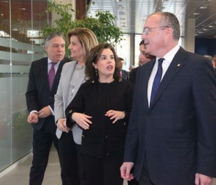 Les ministres Báñez i Sáenz de Santamaría, amb l&#039;alcalde de Reus, Carles Pellicer.