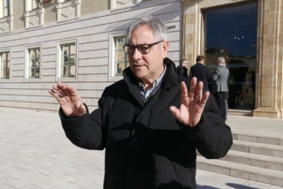 L&#039;alcalde de Torredembarra, Eduard Rovira, davant la Diputació de Tarragona