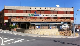 L&#039;edifici acull actualment un restaurant i un supermercat del grup BonÀrea
