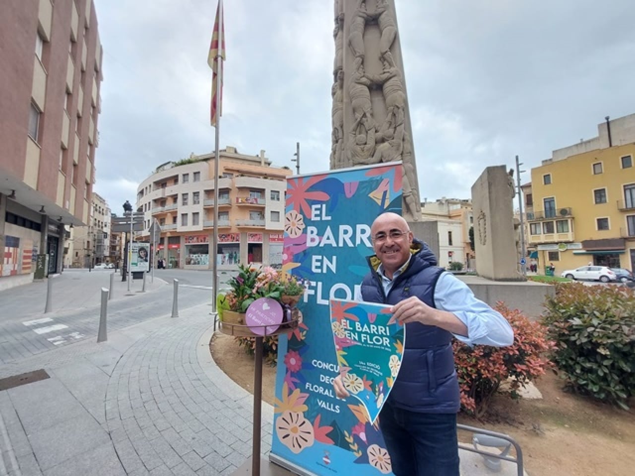 El regidor de Comerç i Turisme, Òscar Peris, ha presentat avui la 14a edició del concurs de decoració floral &#039;El barri en Flor&#039;