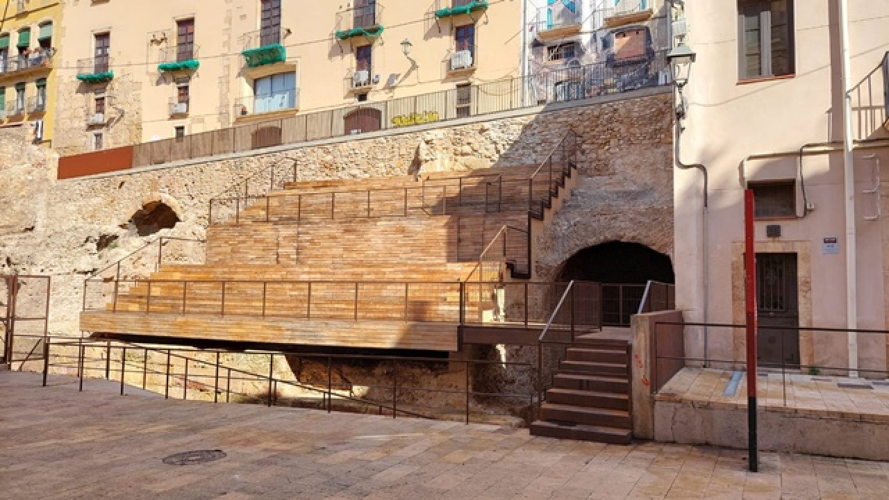 Imatge actual de les grades de la plaça dels Sedassos de Tarragona