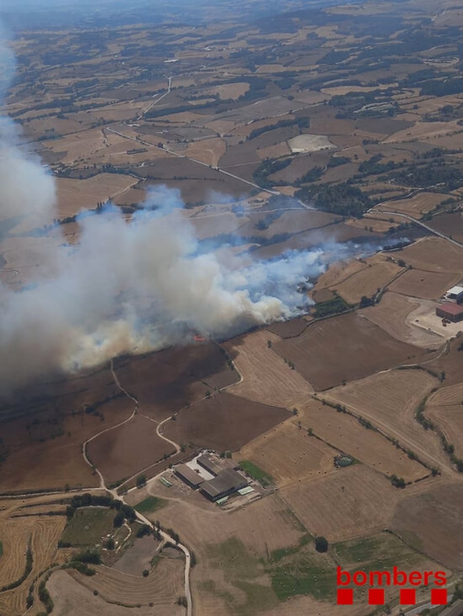 La columna de fum en l&#039;incendi agrícola a Santa Coloma de Queralt, el 24 de juliol del 2021