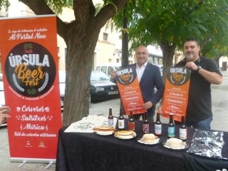 El regidor de Comerç i Turisme de Valls, Òscar Peris, i el propietari de Xarcuteria Queralt, Xavi Queralt, han presentat la 1a Úrsula Beer Fest