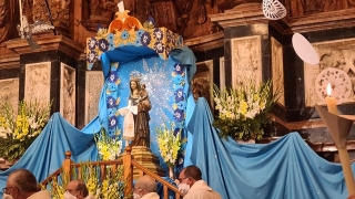 Aquest dissabte de Decennals ha estat marcat pel Solemne Trasllat de la Mare de Déu de la Candela, des de la seva capella a l’altar major