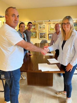 Llorenç Torruella (PSC) i Lídia Bargas (Junts) han signat un pacte de govern a l&#039;Ajuntament de Prades