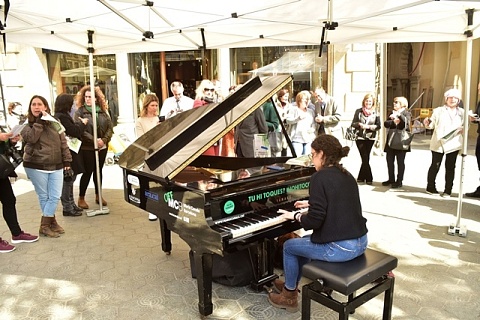 Aquest dimarts 6 de juny, durant tot el dia, es col·locarà un piano de cua a la plaça Catalunya de l'Hospitalet de l'Infant, per qui vulgui tocar-lo