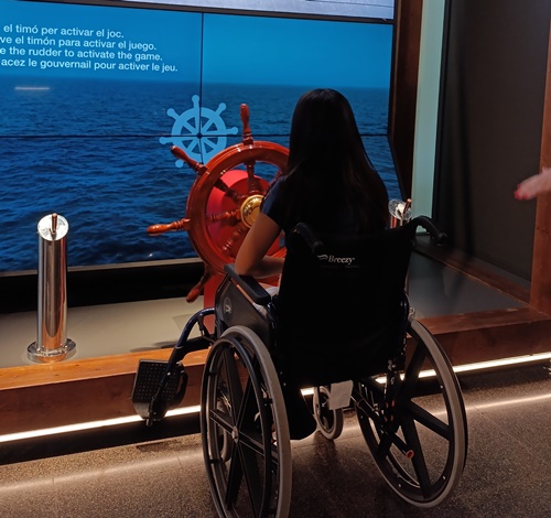 visitant Museu del Port cadira rodes