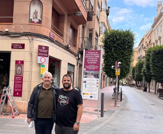 Eduard i Jaume davant capelleta