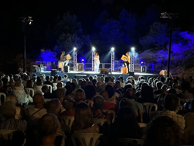 ANNA F. / AJUNT. DE TORREDEMBARRA