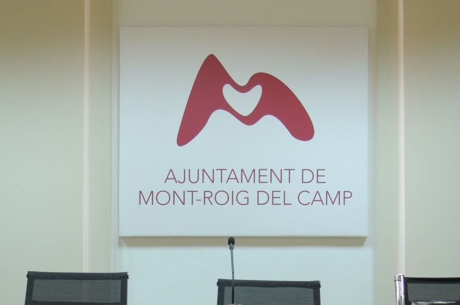 sala de plens montroig buida